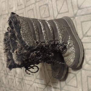 Quest Kids' winter snow boots with‎ a black and white speckled pattern and faux